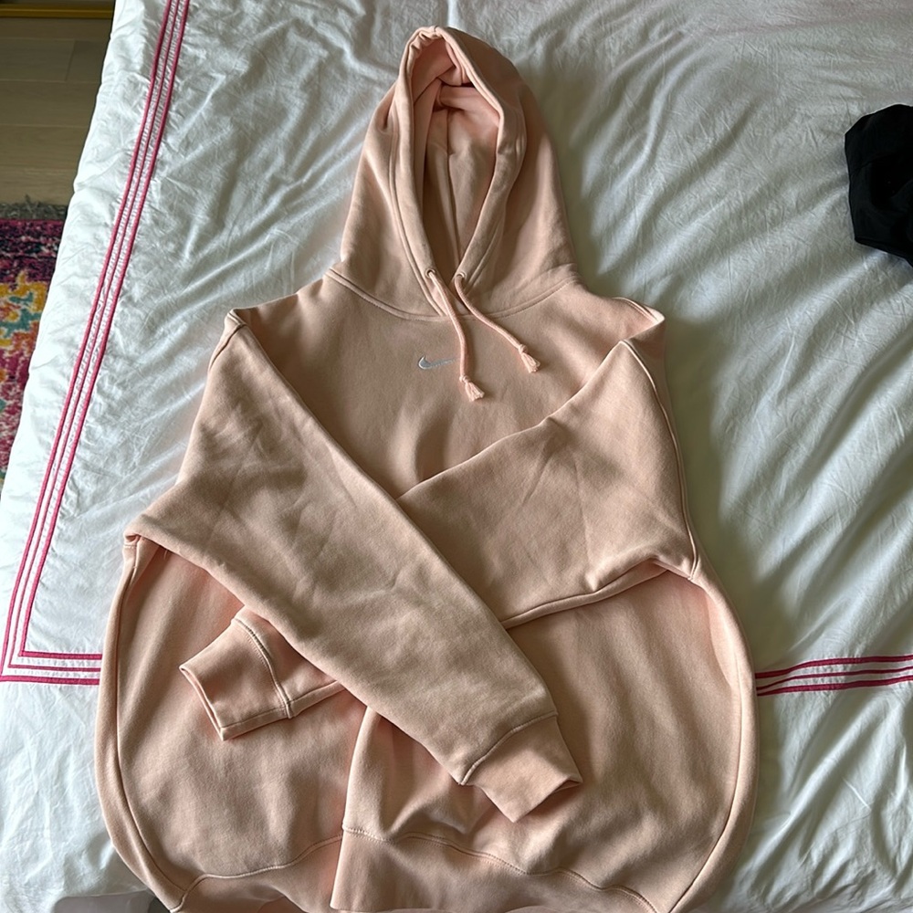 Light pink Nike hoodie (oversized)